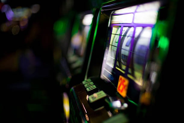 qqpulsa login live dealer confirming hand winner